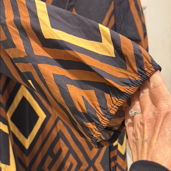 Black and Brown Maxi Dress with V Neck - Picture 4 of 8